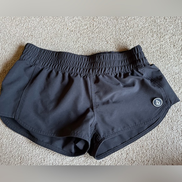 Volcom 2” Board Shorts - Picture 2 of 6